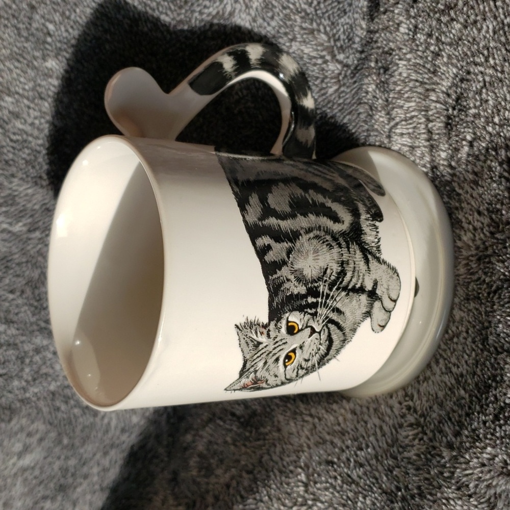 Painted Gray Tabby Cat Mug With Tail on Handle & Paw Print Lid/Saucer - Picture 3 of 6